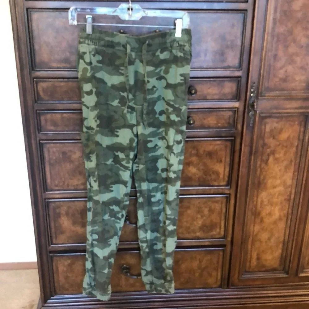 Old Navy tapered jogger in olive camo
